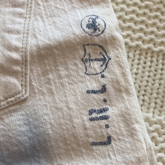 Ralph Lauren White Jeans Size 8 with embroidery on front and writing on back. - Picture 3 of 9